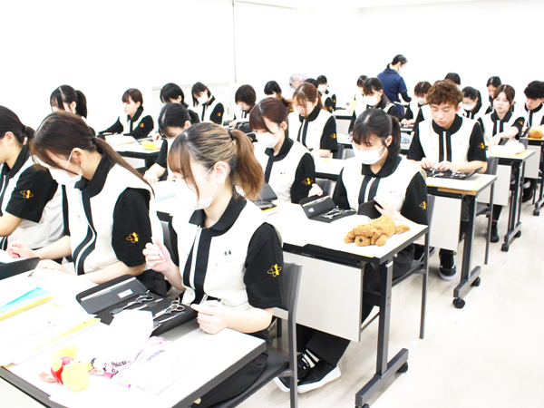 シザーの構造と綿棒作りを勉強！